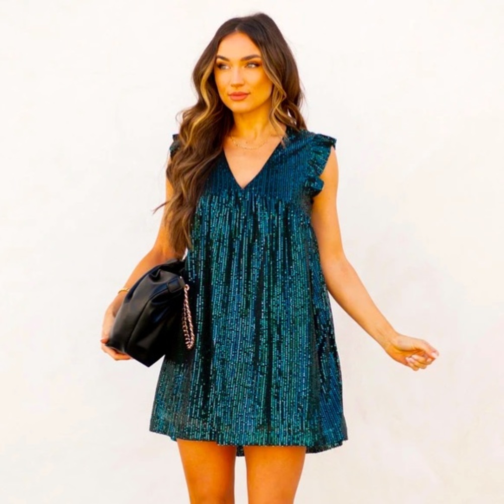 Vici Sequin cocktail dress with pockets ✨